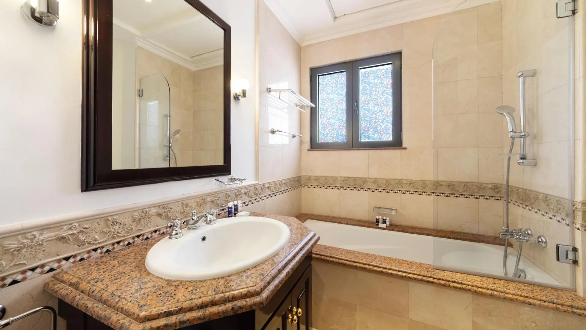Frond K, Beachfront Signature Villas, Palm Jumeirah - Mint Stay دبي