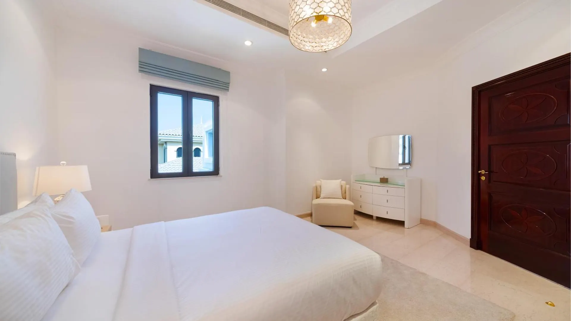 Frond K, Beachfront Signature Villas, Palm Jumeirah - Mint Stay دبي فيلة