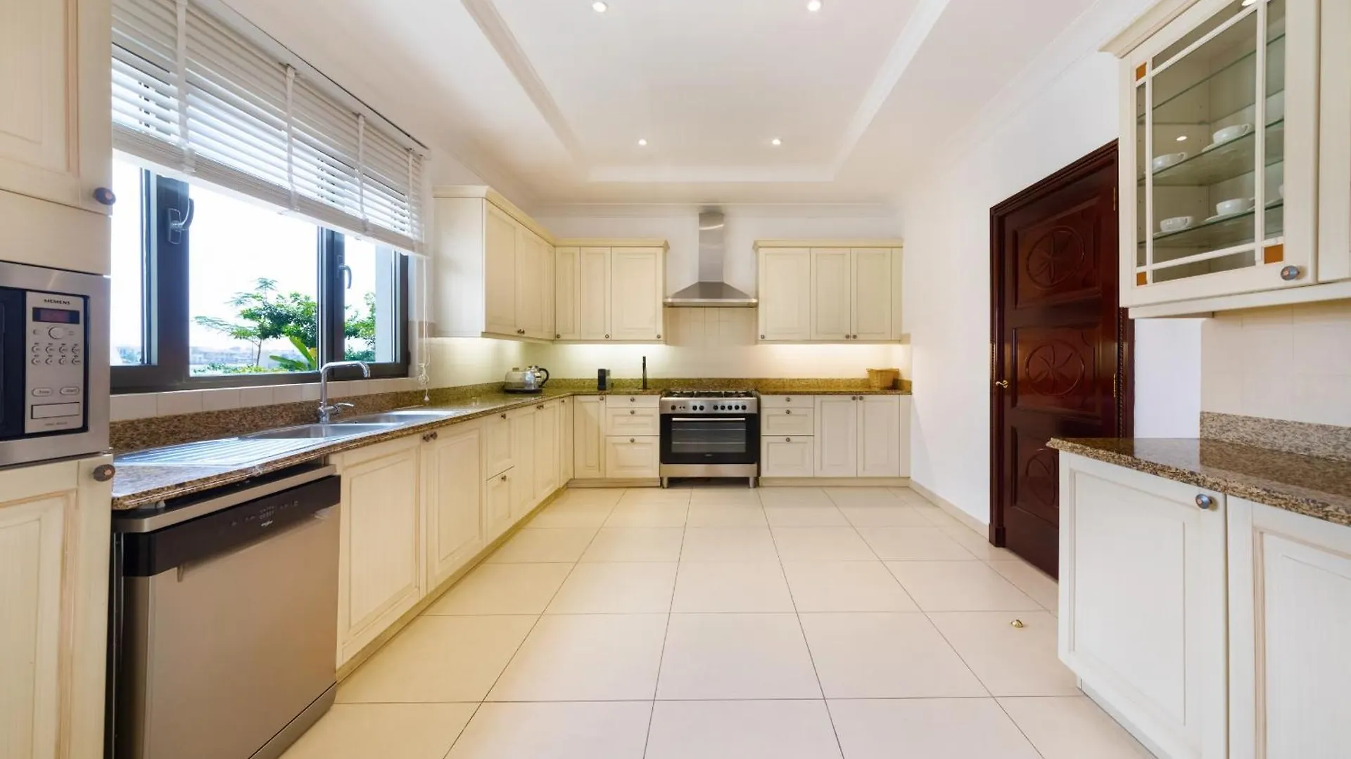 Vila Frond K, Beachfront Signature Villas, Palm Jumeirah - Mint Stay Dubaj
