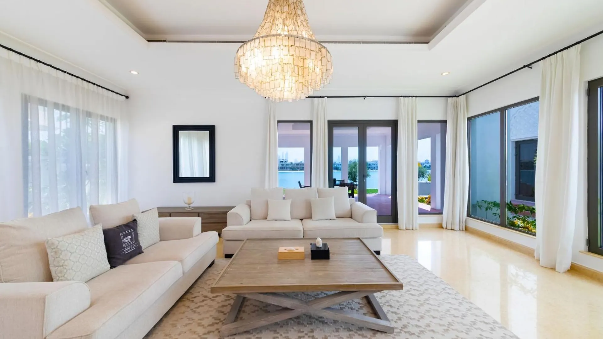 Frond K, Beachfront Signature Villas, Palm Jumeirah - Mint Stay Dubaj Vila